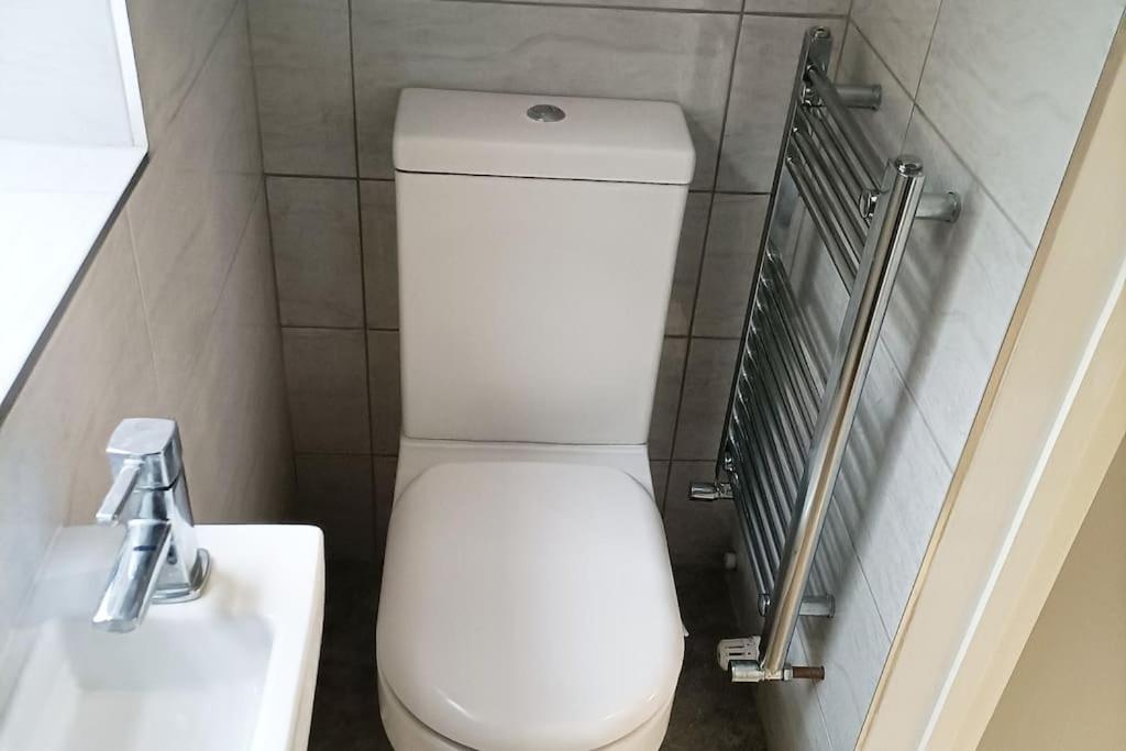 Cntrl Reading Modernized 3 Bedroom House Екстериор снимка